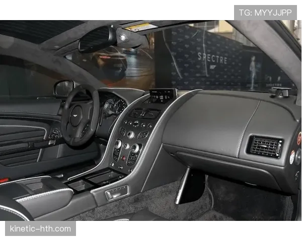 阿尔瓦雷斯训练完顺手买了辆超跑，说是为了省打车钱